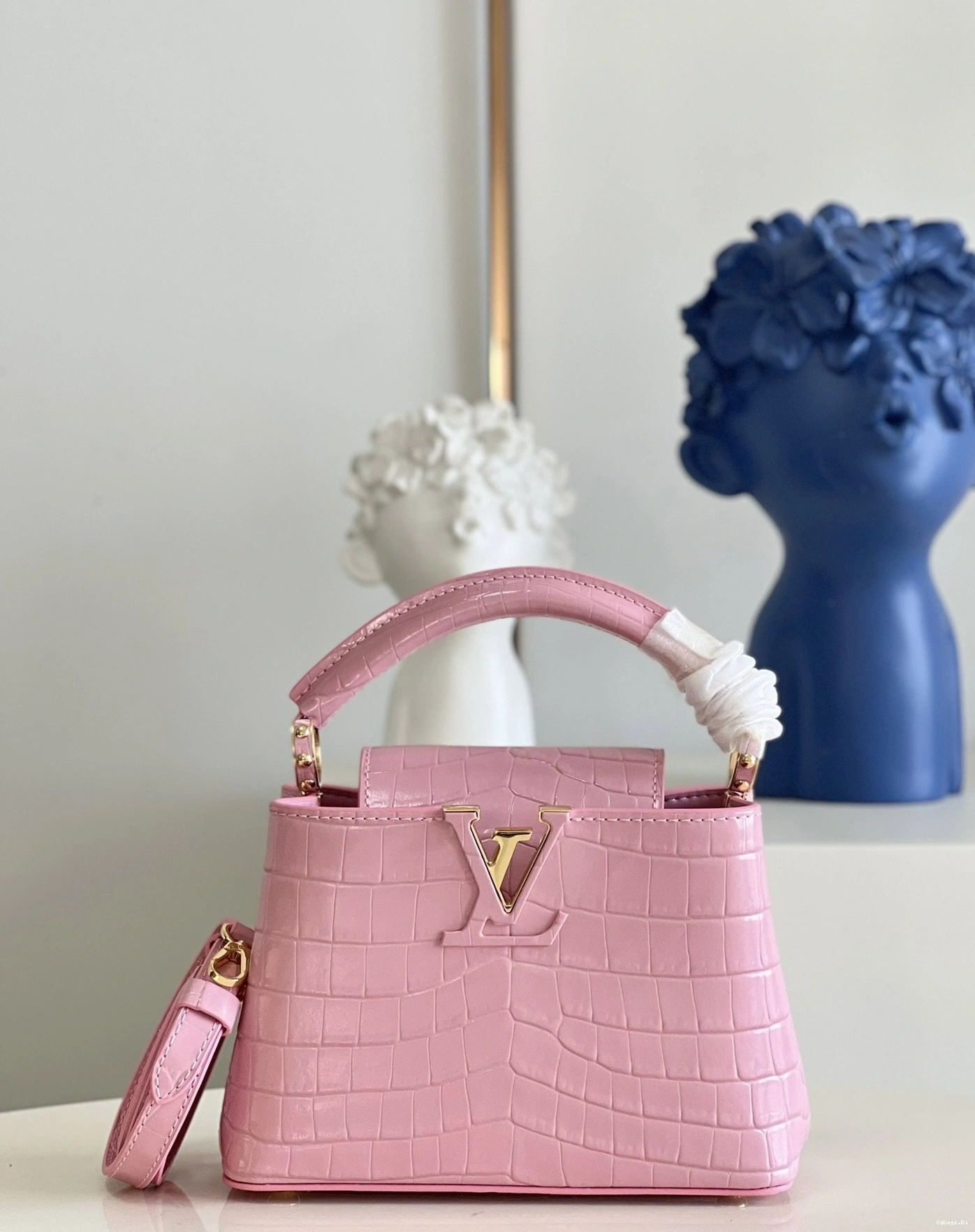 VUITTON LOUIS MINI CAPUCINES 1228